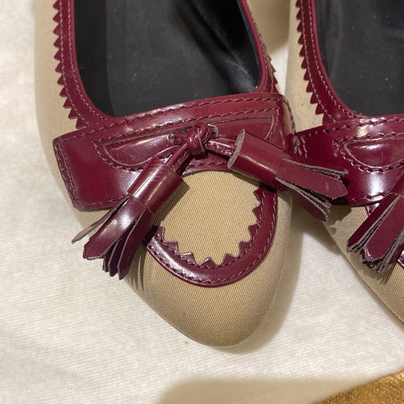 Burberry "Brogue Stanhope Loafer with Tassels" ballet flats - Picture 2 of 7